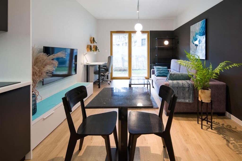 Modern Apt Next To Train Station Краков Экстерьер фото